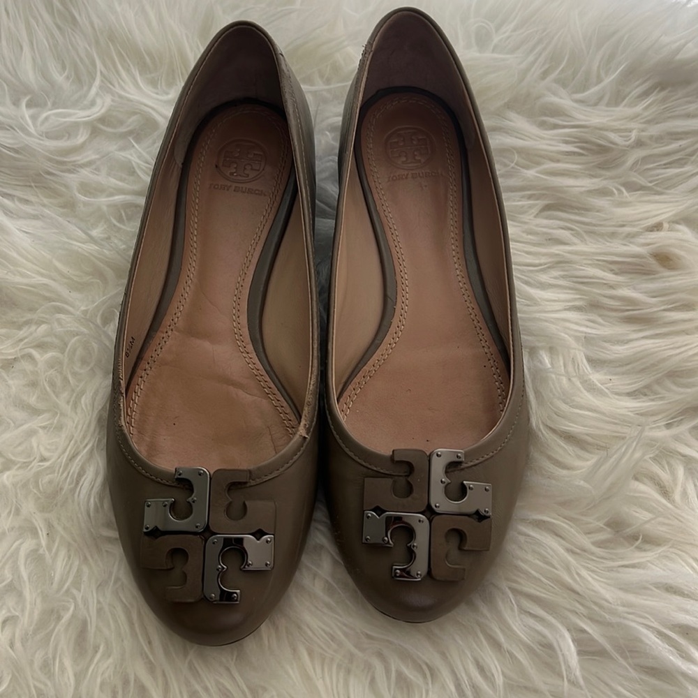 SOLD- Tory Burch flat shoes / doll shoes  Size 8.5 M